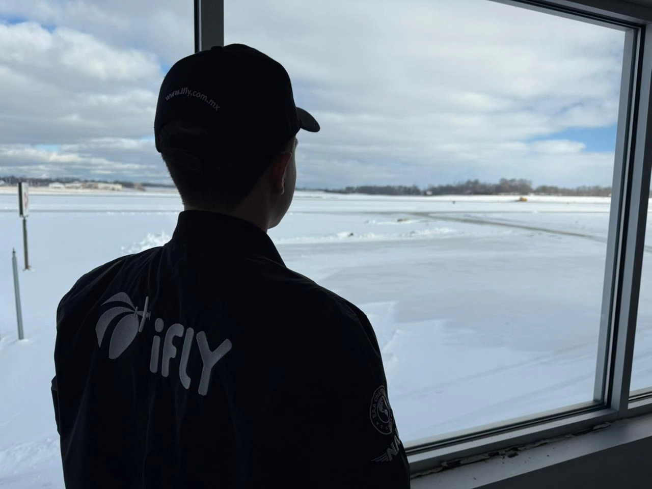 Pilot looking at iFly, Eagle Aircraft Indiana USA Valparaiso IN flight school pilot training